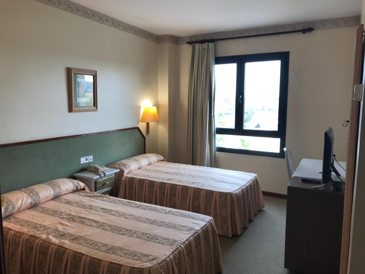 Hotel Magallon Каспе Екстериор снимка