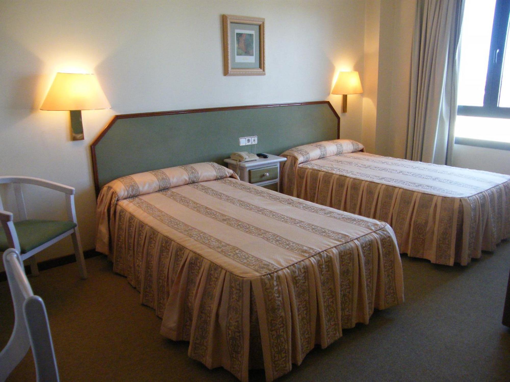 Hotel Magallon Каспе Екстериор снимка