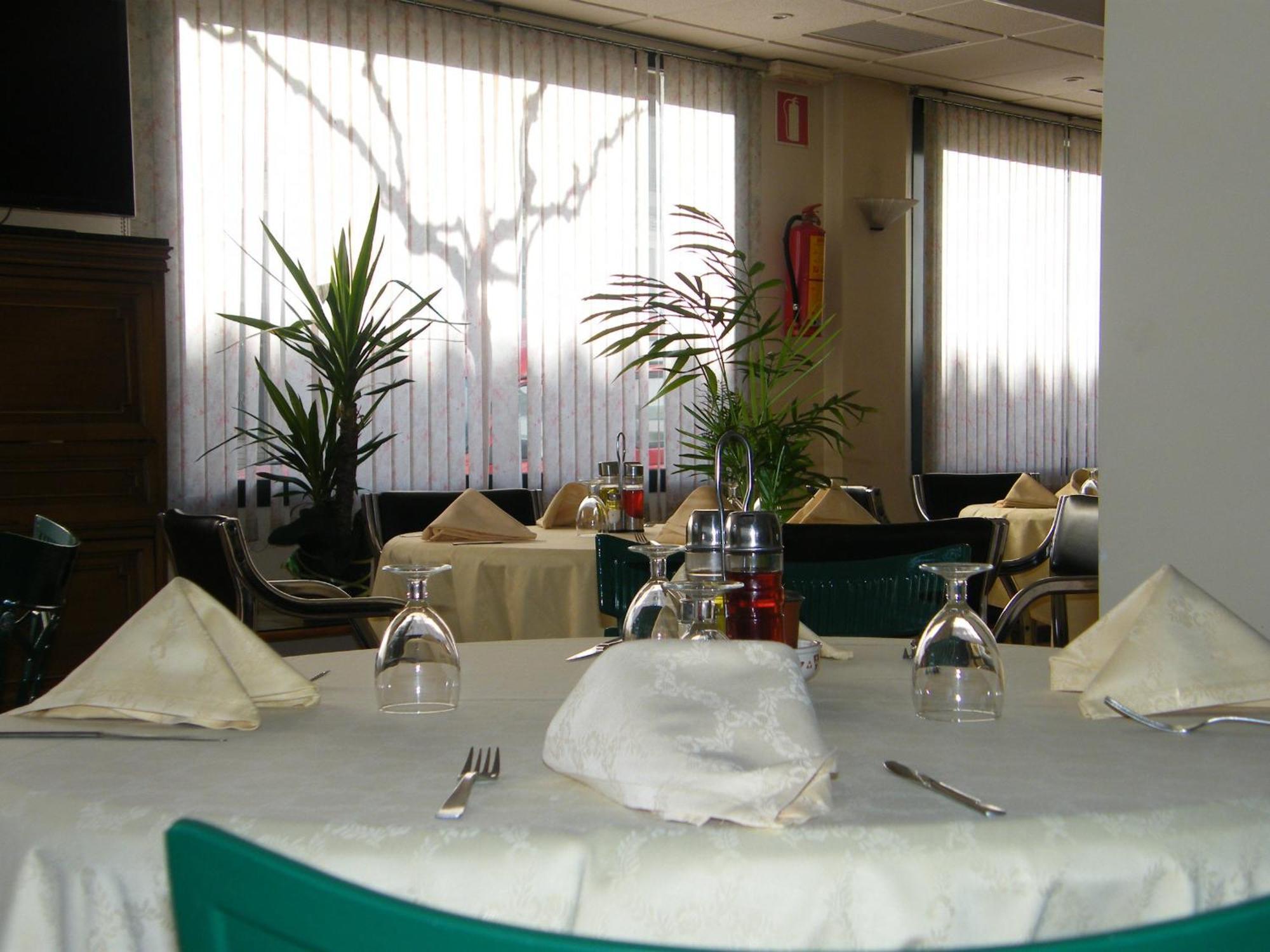 Hotel Magallon Каспе Екстериор снимка