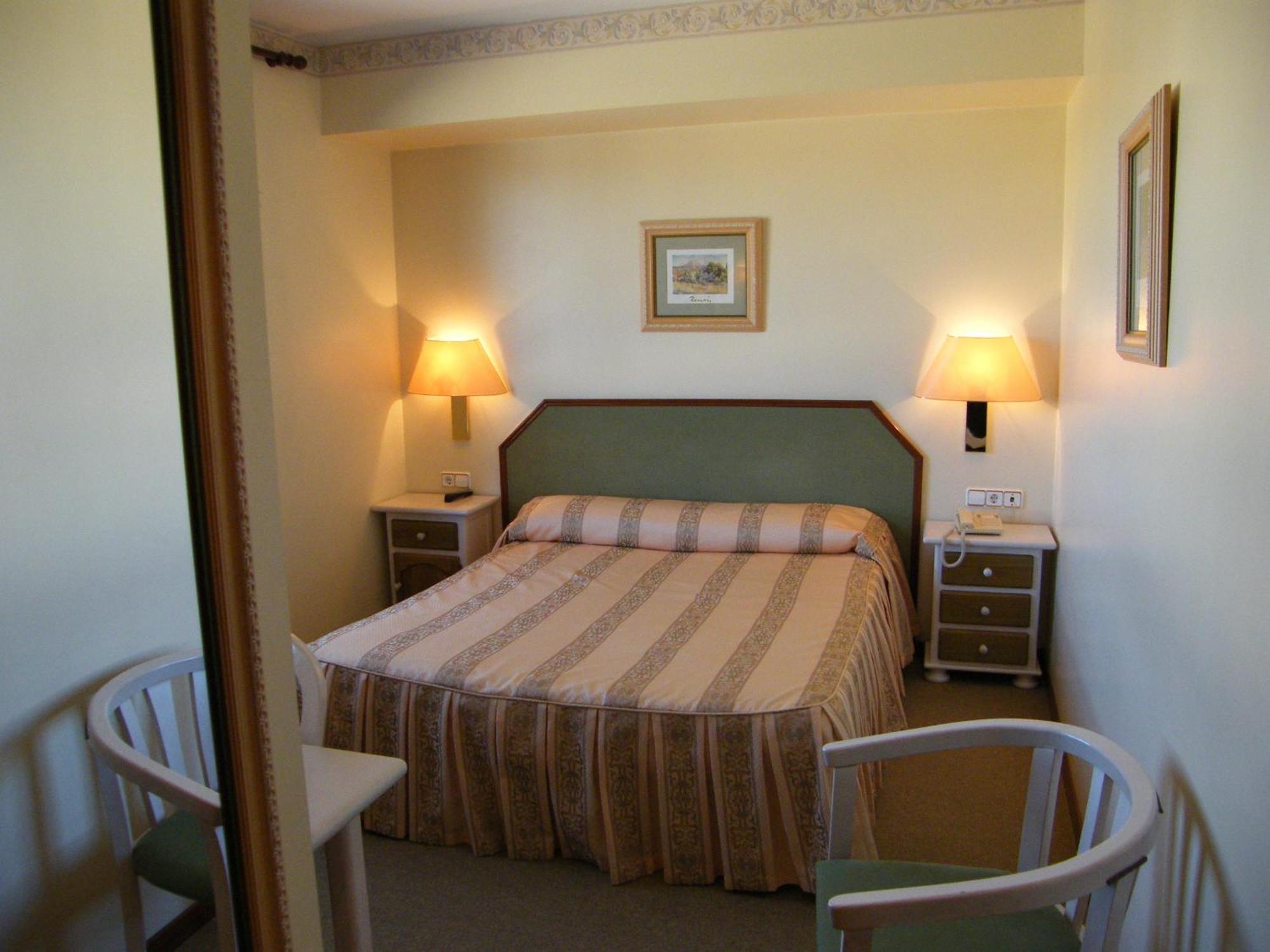 Hotel Magallon Каспе Екстериор снимка